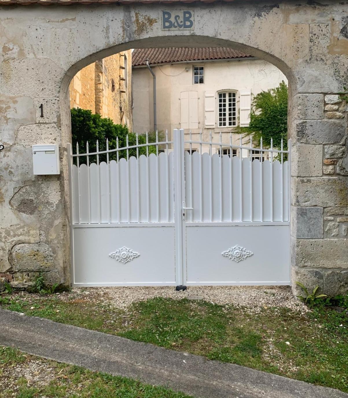 La Maison Du Pont La Rochebeaucourt-et-Argentine 외부 사진