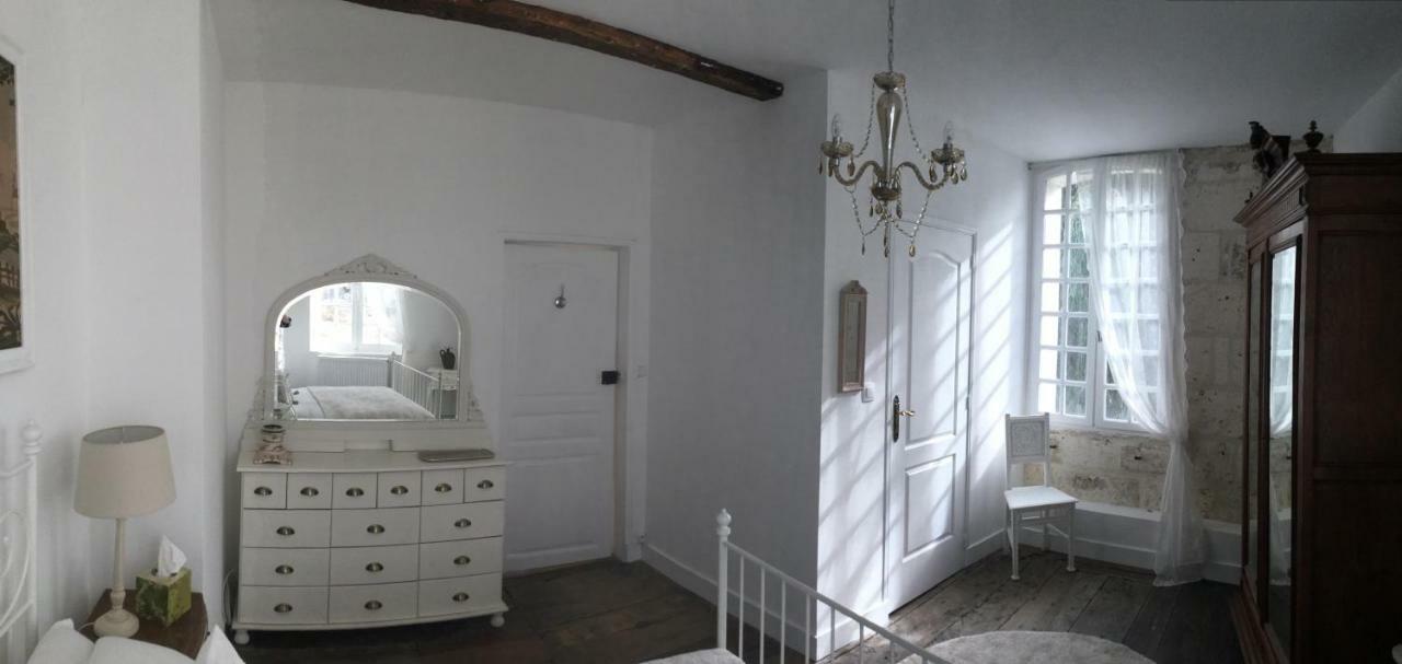 La Maison Du Pont La Rochebeaucourt-et-Argentine 외부 사진
